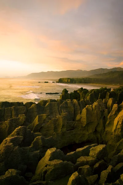 ニュージーランドのパンケーキ岩は — ストック写真