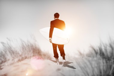 İşadamı Surfboard Beach kavramı