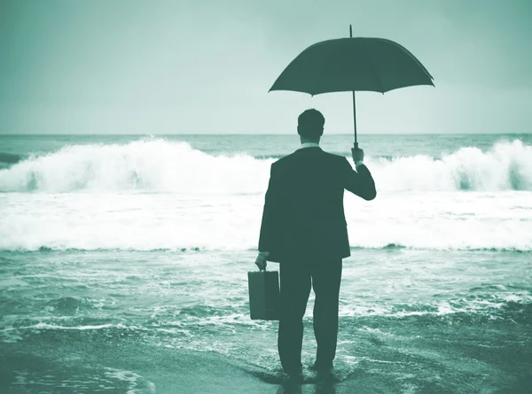 Empresário Enfrentando Conceito de Tempestade — Fotografia de Stock