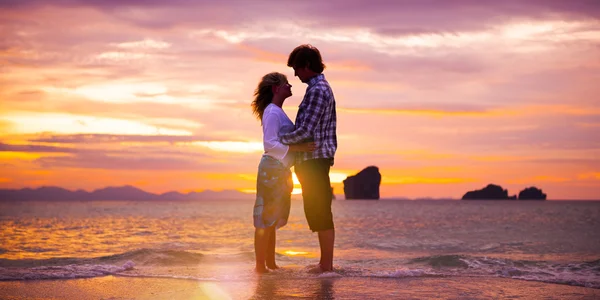 Pareja en la playa, Romance Togetherness Concept — Foto de Stock
