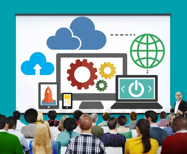 Diversiteit mensen met Cloud Computing-Concept — Stockfoto