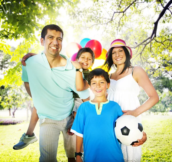 Familj lycka föräldrar Holiday — Stockfoto