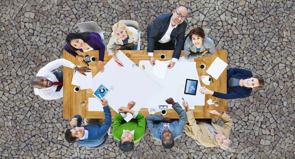 Gente de negocios trabajando en la oficina — Foto de Stock