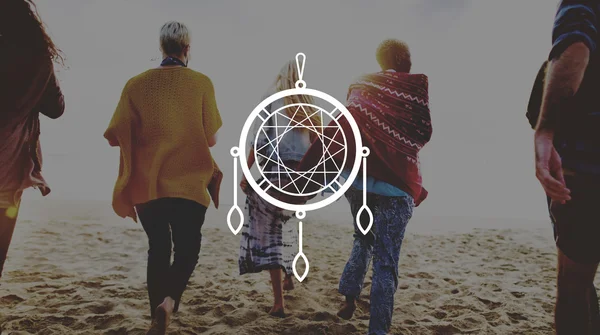 Friends spending time together on the beach — Stock Photo, Image