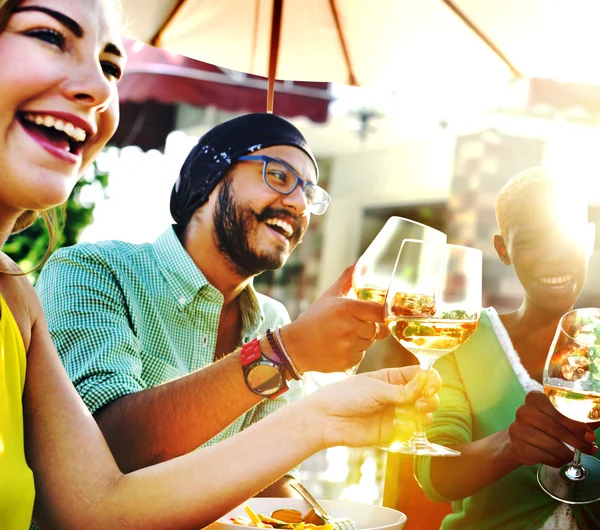 Friends hanging out at outdoors party — Stock Photo, Image