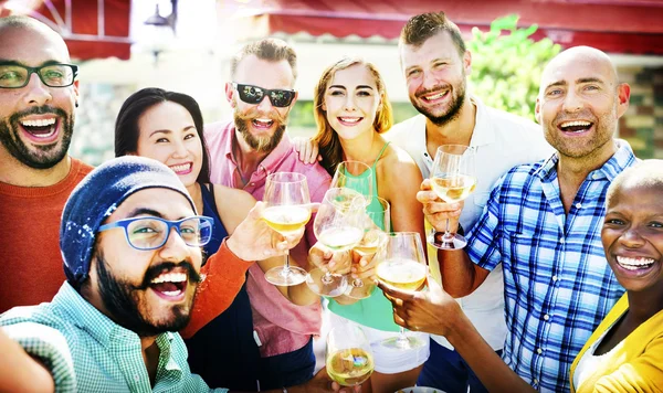 Friends hanging out at outdoors party — Stock Photo, Image