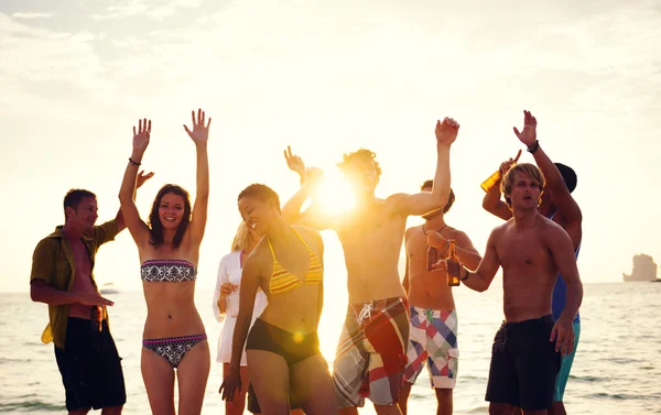 Emberek ünnepség a Beach Party koncepció — Stock Fotó