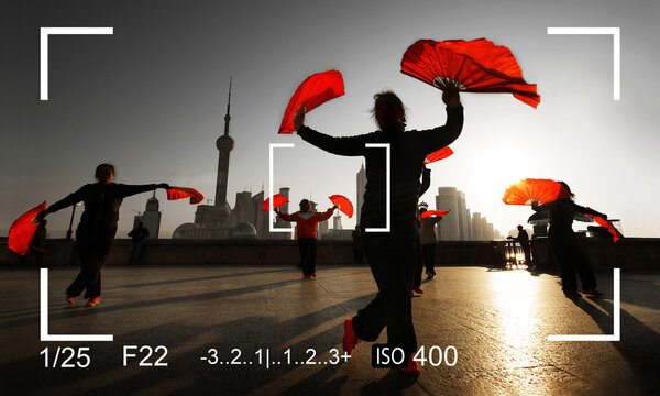 silhouette people dansing at street