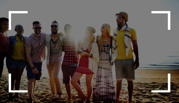 Happy friends having fun on the beach — Stock Photo, Image