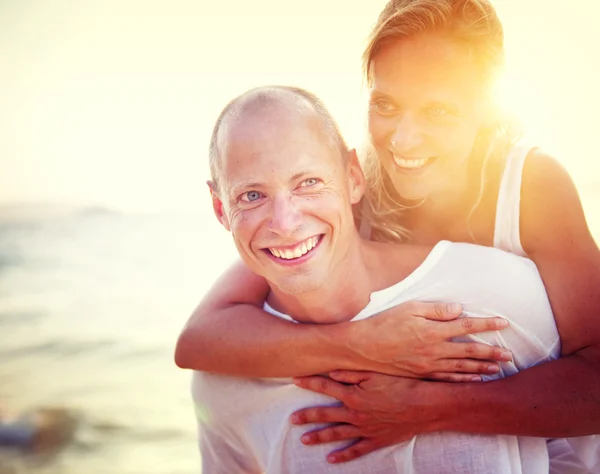 Couple à la plage Bonding Concept — Photo