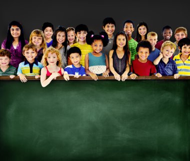 sevimli gülümseyen çocuklar