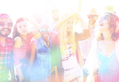 neşeli arkadaşlar Kumsal Partisi dışarı asılı