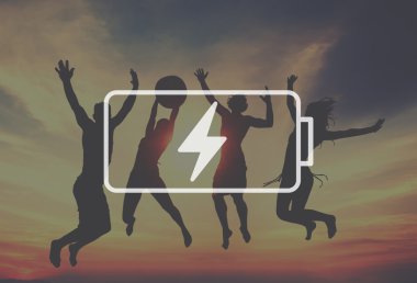 Pil şarj cihazı elektrik enerjisi simgesi kavramı