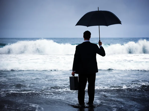 Empresário Enfrentando Conceito de Tempestade — Fotografia de Stock