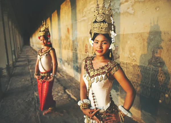 Traditional Aspara Dancers — Stock Photo, Image