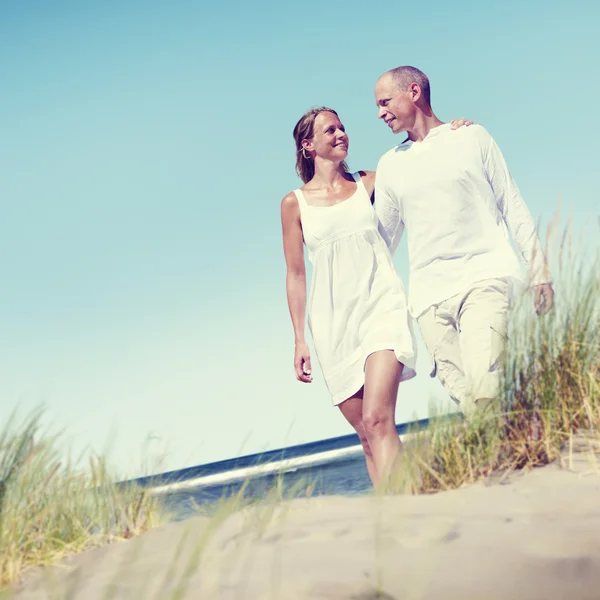 Couple amoureux à la plage Concept — Photo