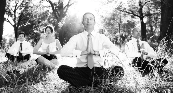 Ludzie biznesu medytacji — Zdjęcie stockowe