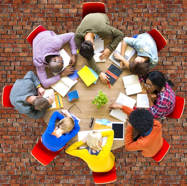 Diverse mensen slapen saamhorigheid — Stockfoto