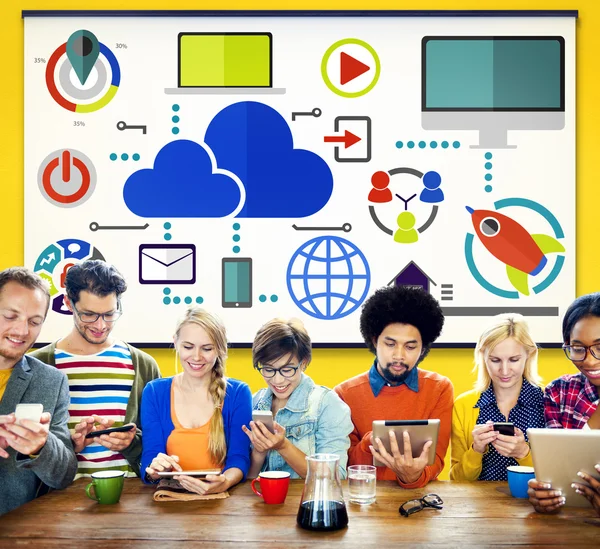 Diversité Personnes avec Cloud Computing Concept — Photo