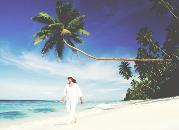 Woman Walking Beach Concept — Stock Photo, Image