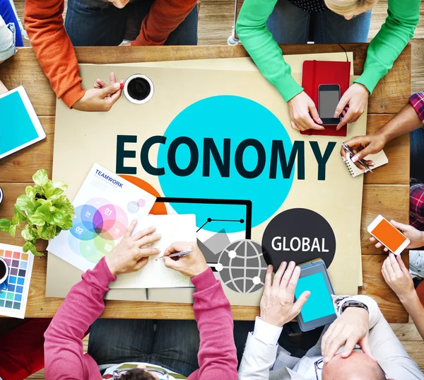 Persone diverse e concetto di economia — Foto Stock