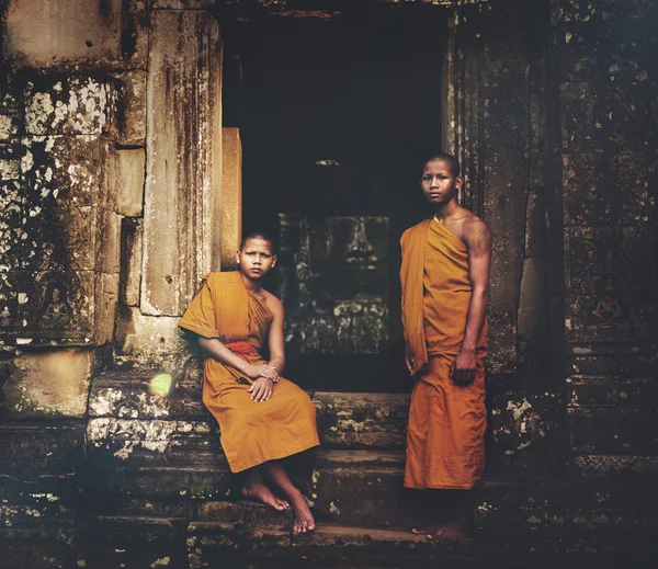 Безтурботний ченці в Ангкор-Ват — стокове фото