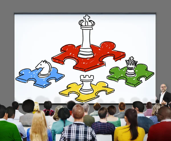 Persone al seminario e concetto di scacchi — Foto Stock