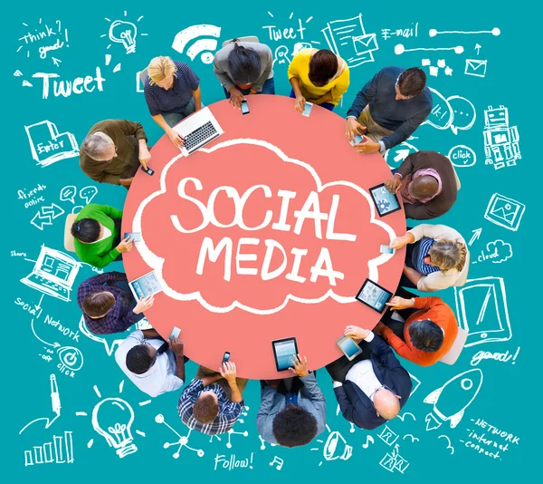 Mensen uit het bedrijfsleven en Social Media — Stockfoto