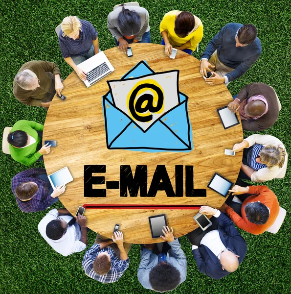 Электронная почта, концепция онлайновых сообщений — стоковое фото