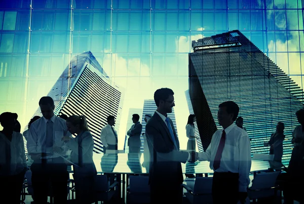 Gente de negocios teniendo discusión corporativa —  Fotos de Stock