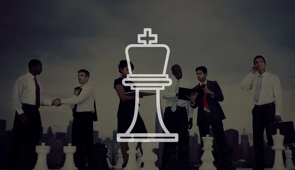 Team von Geschäftsleuten mit Schach — Stockfoto