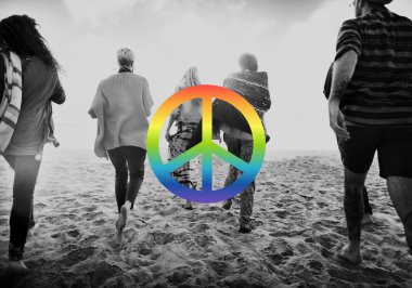 Sahilde birlikte vakit arkadaşlar