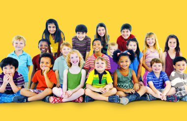 sevimli gülümseyen çocuklar