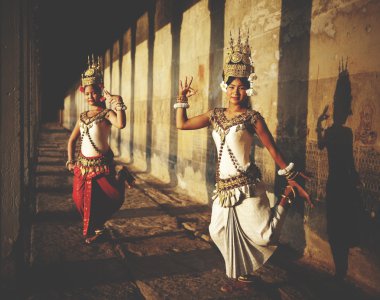 Aspara dansçılar vasıl Angkor Wat