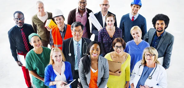 Multi-etnische mensen met verschillende banen Concept — Stockfoto