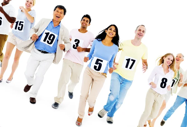 Personas corriendo y ganando carrera — Foto de Stock