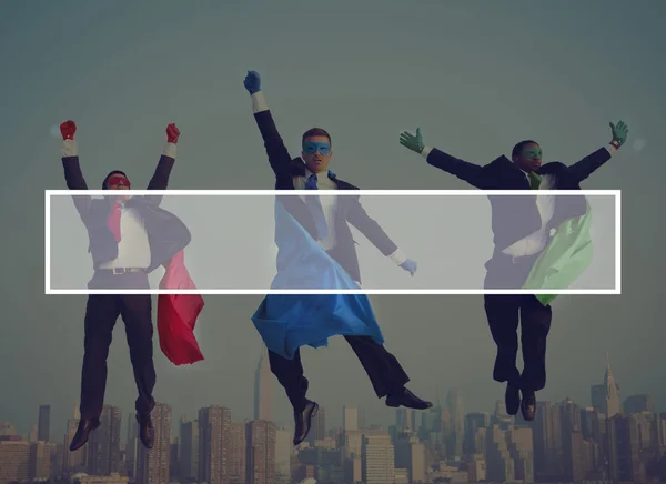 Superhjälte affärsmän flyger — Stockfoto