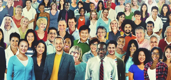 Große Gruppe von Diversity-Menschen — Stockfoto