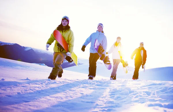 Extrem grupp av snowboardåkare — Stockfoto