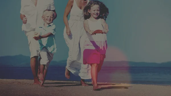 Familjen på stranden Concept — Stockfoto