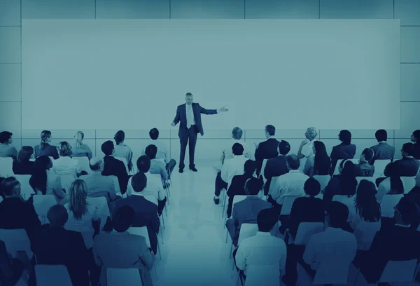 Gente de negocios en conferencia — Foto de Stock