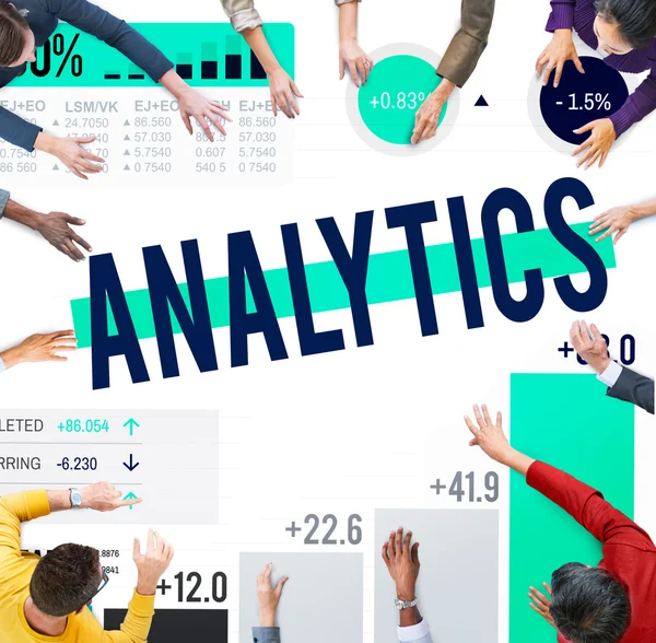 Geschäftsleute setzen auf Analytik — Stockfoto