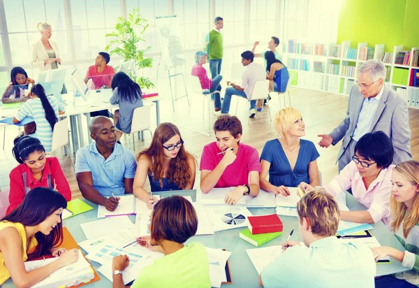 Diversità amici insieme — Foto Stock