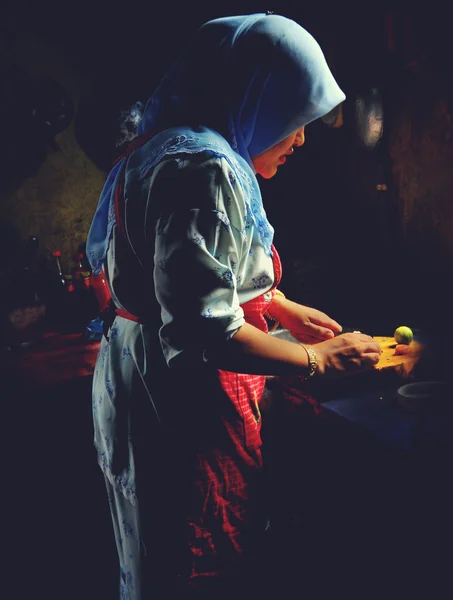 Malaysian woman cooking — Stock Photo, Image