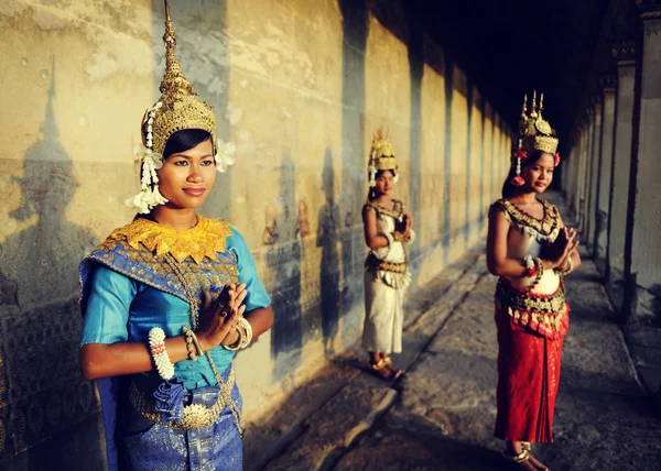 Kamboçyalı Apsara dansçılar — Stok fotoğraf
