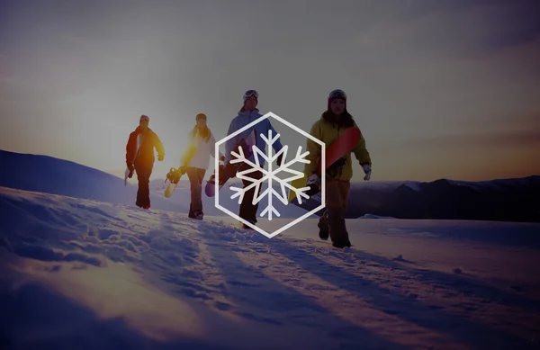 Gruppo di Snowboarder in Montagna — Foto Stock