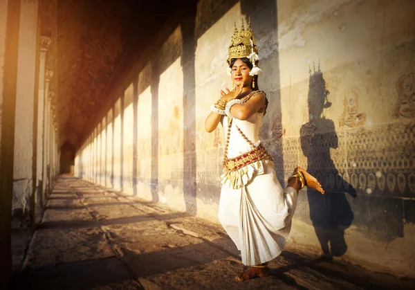 Dancer posing for a picture — Stock Photo, Image