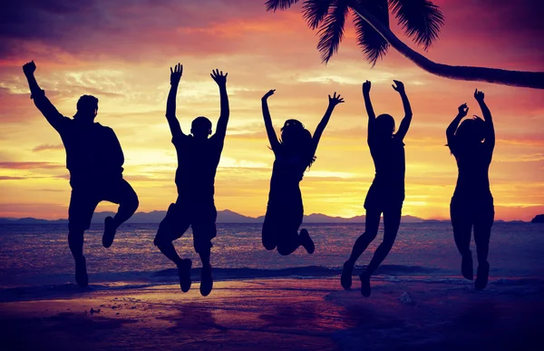 Celebração de pessoas no conceito de festa de praia — Fotografia de Stock