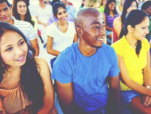 Diversiteit vrienden samen — Stockfoto