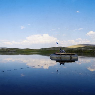 Feribot için öğleden sonra bekliyorum